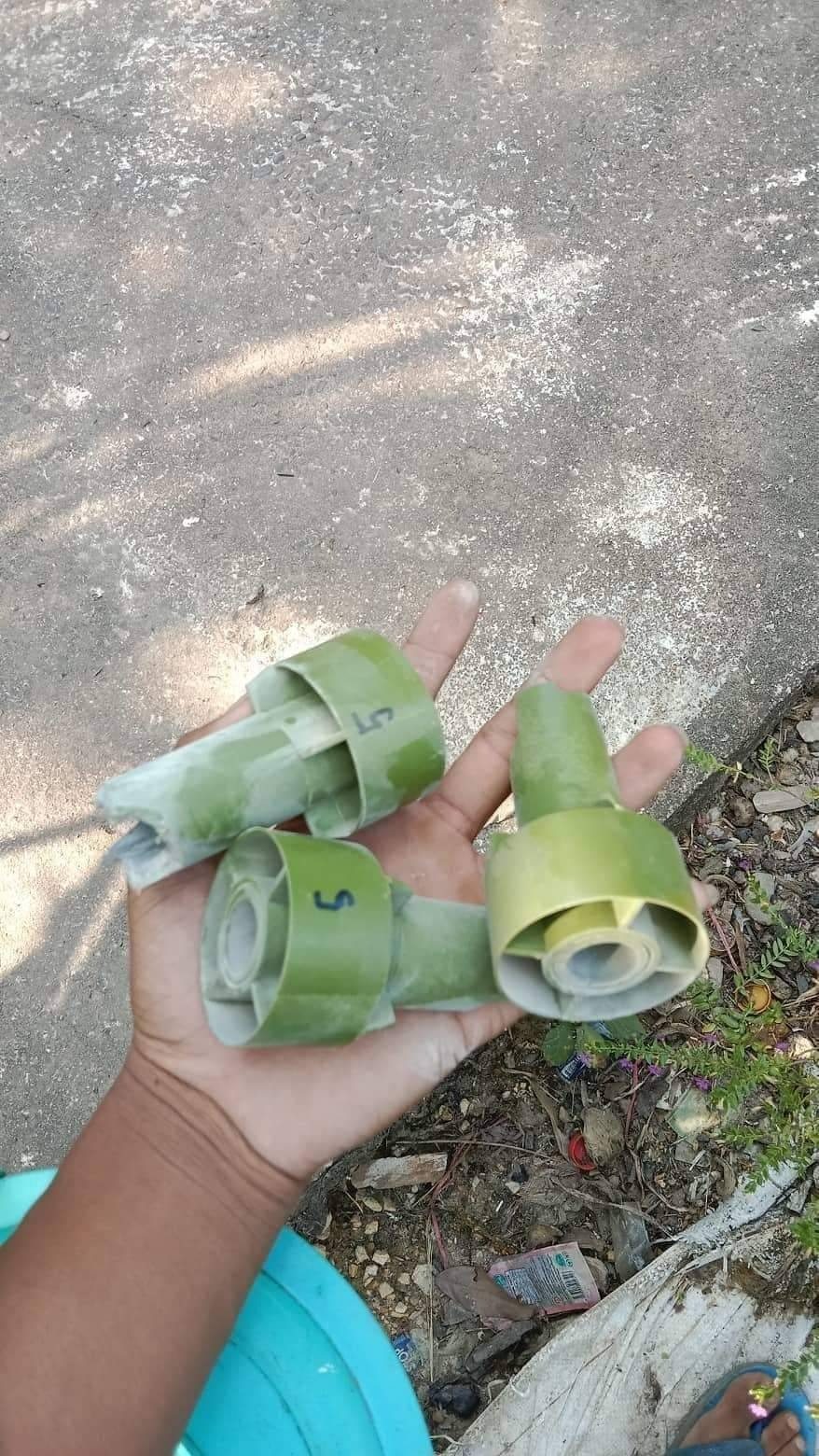 (စစ်ကောင်စီတပ် ကြဲချသော ဗုံးသီးများအား တွေ့ရစဥ်)