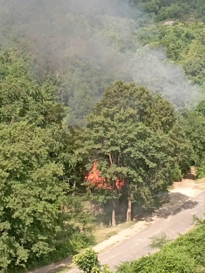 ဖလံမရွာ မီးလောင်ကျွမ်းနေစဥ်၊ ဓာတ်ပုံ-ဆိပ်ဖြူဘာမထီ၊ We Love Seikphyu