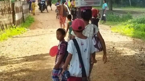 ထွက်ပြေးတိမ်းရှောင်နေရသည့် ပြည်သူများ၊ ဓာတ်ပုံ - Cj