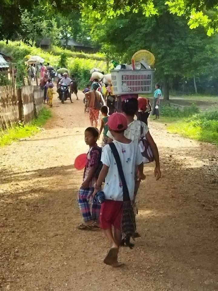 ထွက်ပြေးတိမ်းရှောင်နေရသည့် ပြည်သူများ၊ ဓာတ်ပုံ - Cj