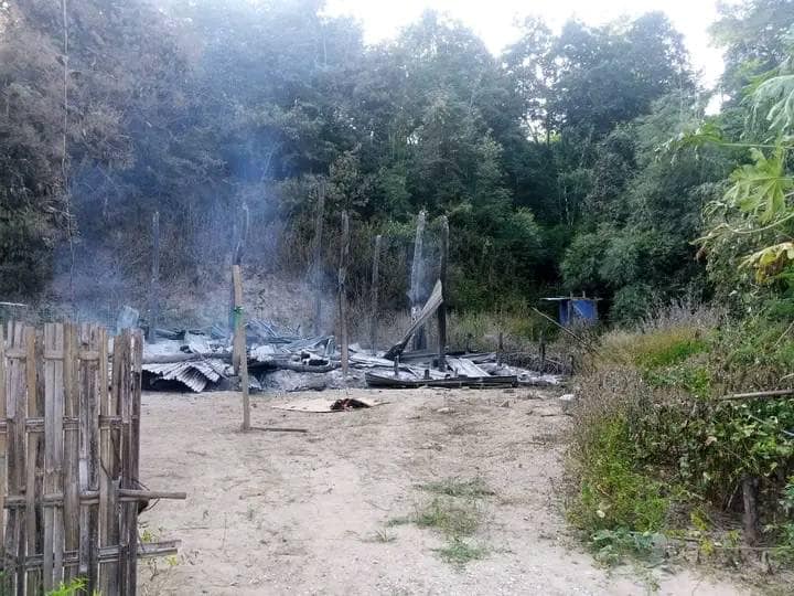 ဖလံမရွာ မီးလောင်ကျွမ်းနေစဥ်၊ ဓာတ်ပုံ-ဆိပ်ဖြူဘာမထီ၊ We Love Seikphyu