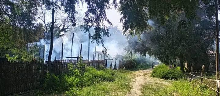 ဖလံမရွာ မီးလောင်ကျွမ်းနေစဥ်၊ ဓာတ်ပုံ-ဆိပ်ဖြူဘာမထီ၊ We Love Seikphyu