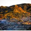 မိုးကုတ်မြို့ကိုတွေ့ရစဉ် (ဓာတ်ပုံ − ဝီကီ)