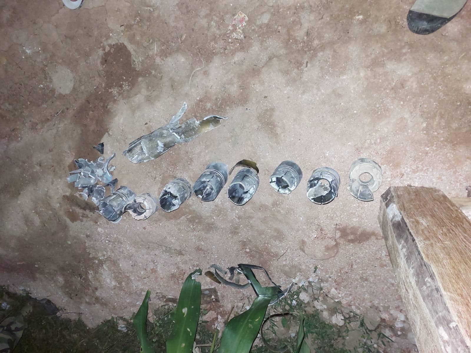 (လေကြောင်းတိုက်ခိုက်မှုကြောင့် ထိခိုက်ပျက်စီးမှုများအား တွေ့ရစဉ်)