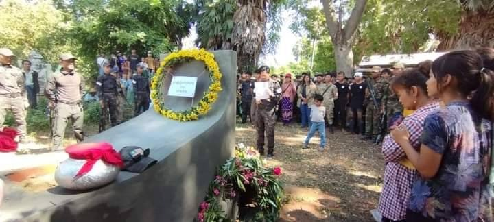 ကျဆုံးရဲဘော်၏ စျာပနအား တွေ့ရစဥ်၊ ဓာတ်ပုံ-ကိုနွေဦး(မြောင်)