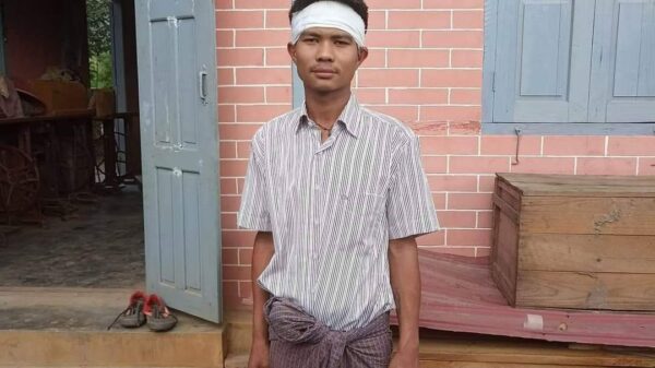 (CDM ပြုလုပ်လာသည့် တပ်သားတစ်ဦးအား တွေ့ရစဥ်)