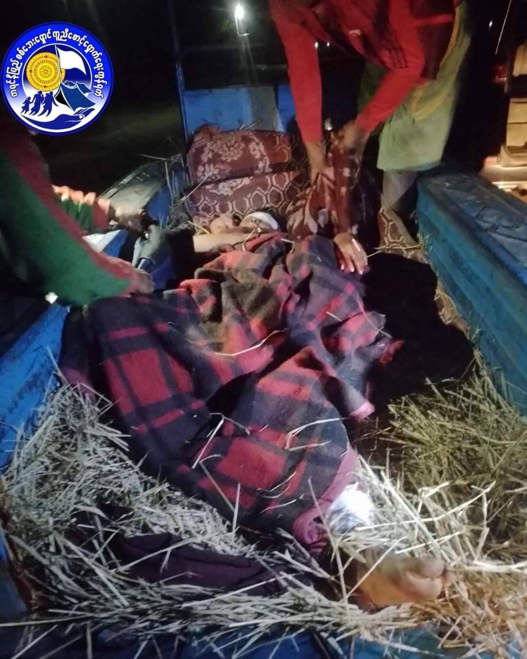 စစ်ကောင်စီတပ် လက်နက်ကြီး ပစ်ခတ်မှုကြောင့် ထိခိုက်သူများအား တွေ့ရစဥ်၊ ဓာတ်ပုံ - ကရင်နီပြည်စစ်ဘေးရှောင် ကူညီစောင့်ရှောက်ရေးကွန်ရက်