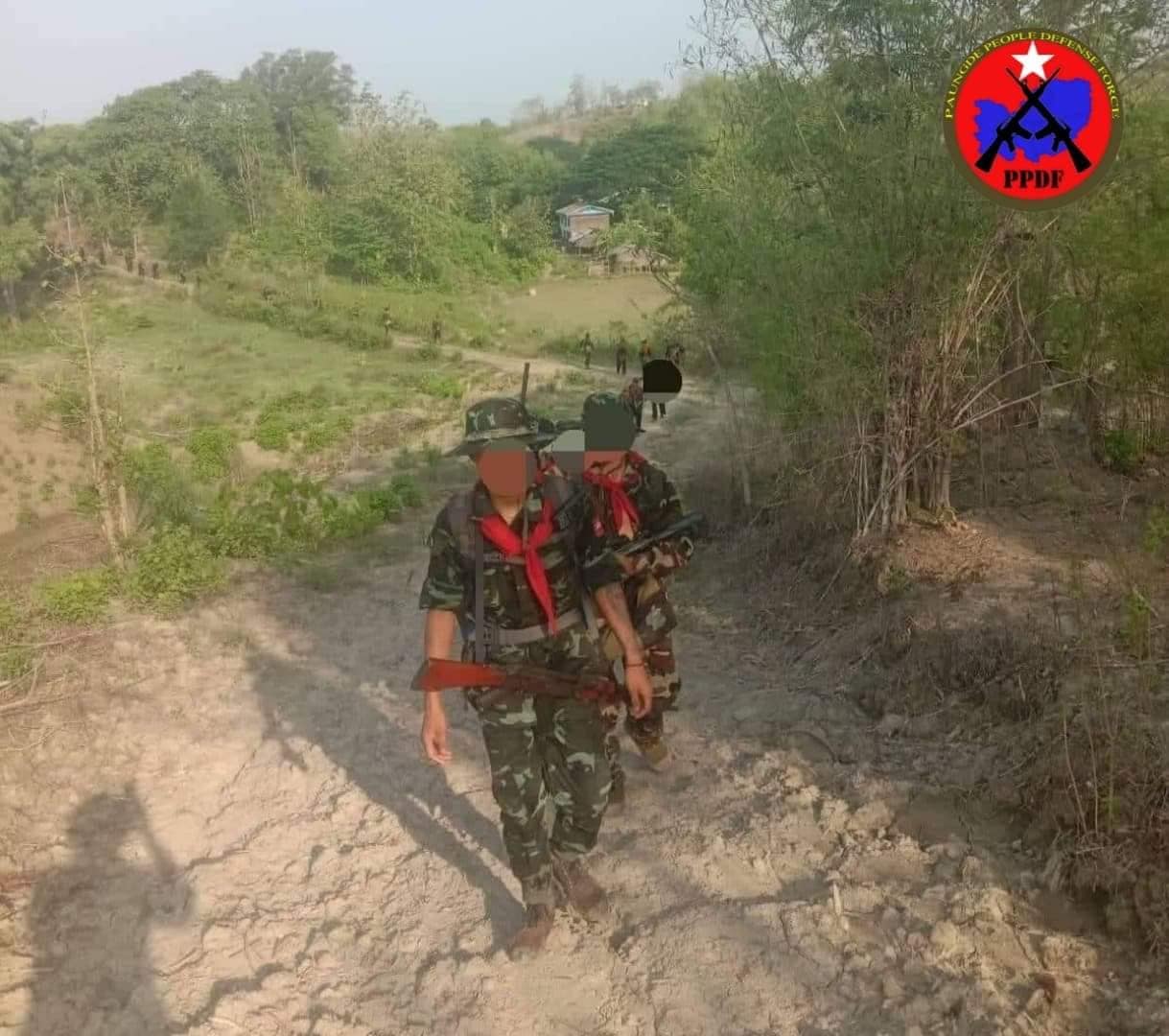 ပေါင်းတည် PDF မှ ရဲဘော်များအား တွေ့ရစဥ်၊ ဓာတ်ပုံ - Paungde People Defense Force - PPDF