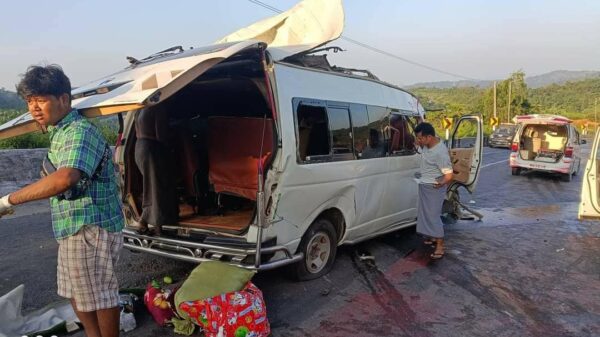 ယာဉ်တိုက်မှုဖြစ်ပြီးနောက် ကယ်ဆယ်ရေးလုပ်တောင်နေစဉ်၊ ဓာတ်ပုံ - CJ