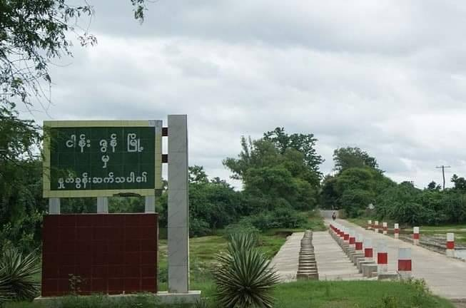 ငါန်းဇွန်တွင် အရက်ဆိုင်များအားလိုင်းကြေးလာကောက်သည့်စစ်ကောင်စီတပ်သားများ ပဒေသာမိုင်းထိပြီး သုံးဦးသေဟုဆို