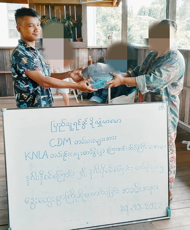 အလင်းဝင်လာသည့် တပ်သားများအား တွေ့ရစဉ်၊ ဓာတ်ပုံ - ကြာအင်းဆိပ်ကြီး (ပအဖ)
