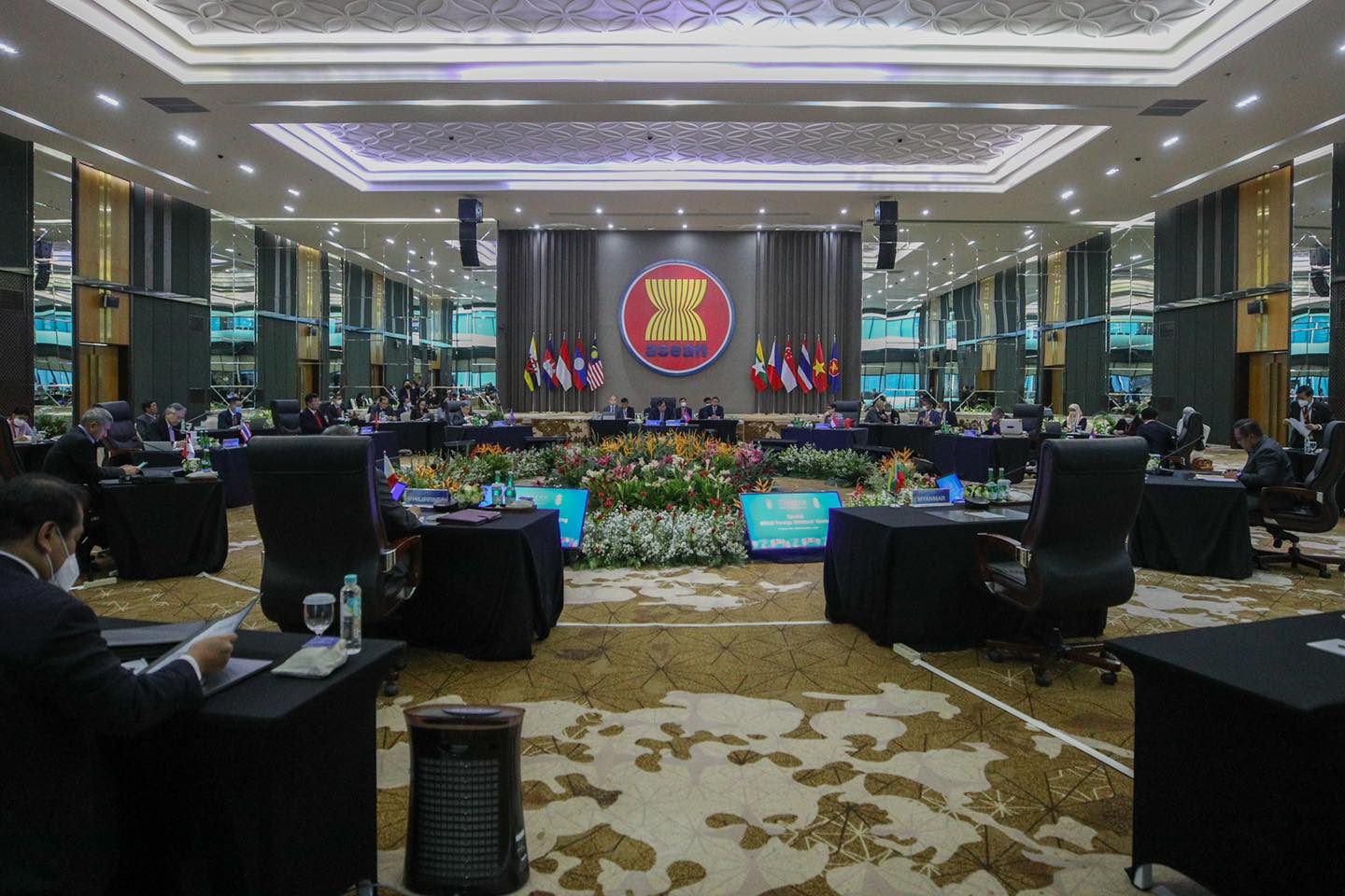မြန်မာ့အရေး အာဆီယံ နိုင်ငံခြားရေးဝန်ကြီးများ အရေးပေါ်အစည်းအဝေးပြီးဆုံး