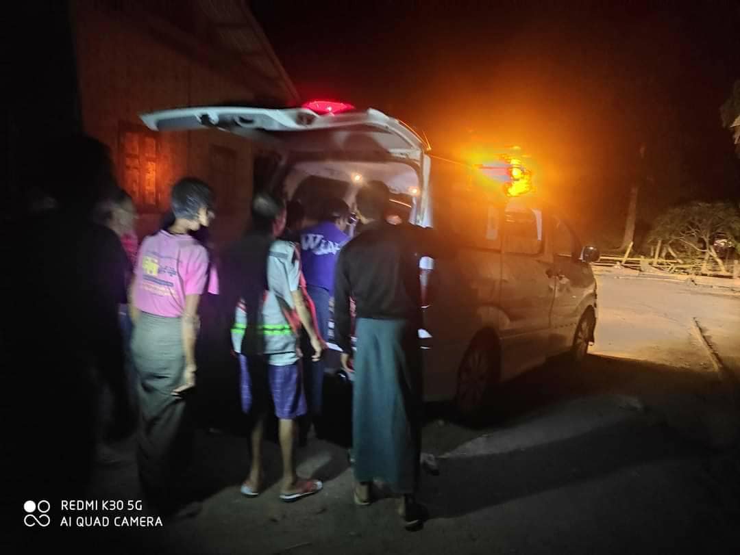 (ဒဏ်ရာရရှိသည့် ဒေသခံများအား တွေ့ရစဉ်၊ ဓာတ်ပုံ - CJ)
