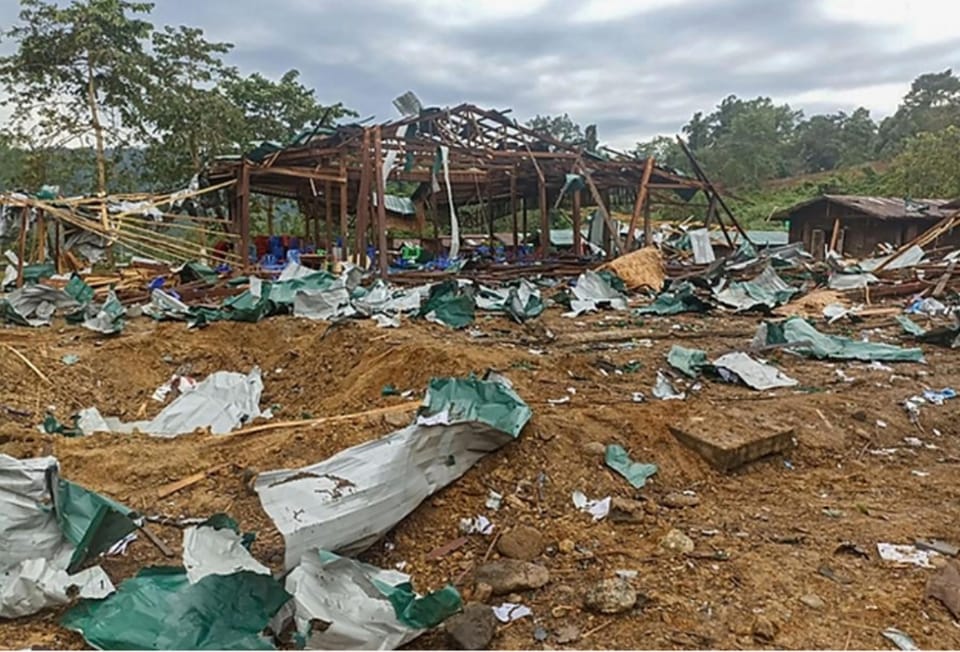 (အနန့်ပါ​ဒေသကို စစ်​ကောင်စီတပ်က​တိုက်​လေယာဥ်ဖြင့်ဗုံးကျဲတိုက်ခိုက်ခဲ့ပြီး​နောက်အပျက်အစီးများကို​တွေ့ရစဥ်။ ဓါတ်ပုံ-CJ)