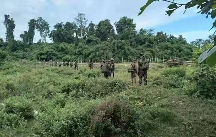 KIA တပ်သားများအား တွေ့ရစဉ်၊ ဓာတ်ပုံ - The Kachin Net