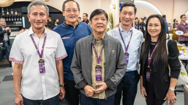 နိုင်ငံက မုန်တိုင်းဒဏ် သင့်နေချိန် ဖော်မြူလာဝမ်း ကားပြိုင်ပွဲ သွားကြည့်လို့ ဝေဖန်ခံနေရတဲ့ ဖိလစ်ပိုင် သမ္မတ