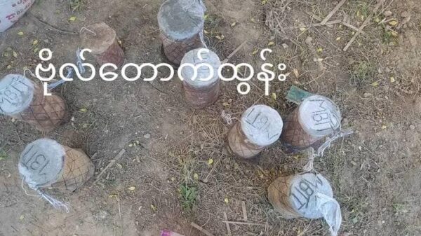 (စစ်ဆင်ရေးများတွင် အသုံးပြုနေသည့် MBTT အဖွဲ့၏ မိုင်းများအားတွေ့ရစဥ်၊ဓာတ်ပုံ-ဗိုလ်တောက်ထွန်း)