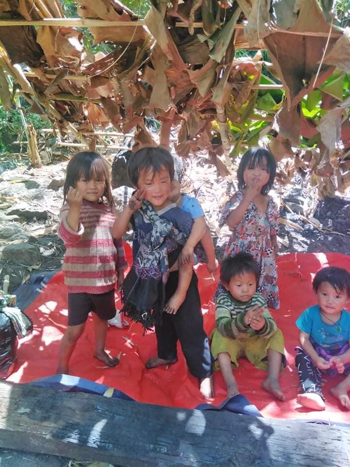 (စစ်အုပ်စုအာဏာသိမ်းမှုနောက်ဆက်တွဲ တိုက်ပွဲနဲ့ ပဋိပက္ခတွေကြောင့်နေရပ်စွန့်ခွာထွက်ပြေးနေရတဲ့ကလေးငယ်တွေ။ ဓါတ်ပုံ-CJ)