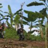 KNLA တပ်သားနှစ်ဦးအား ရှေ့တန်းတစ်နေရာ၌ တွေ့ရစဉ်၊ ဓာတ်ပုံ - Salweenpress