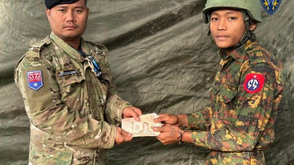 လက်နက်ခဲယမ်းများနှင့်အတူ CDM ဝင်လာသည့် စစ်သားကို NUG က ကျပ်သိန်းလေးဆယ်ဝန်းကျင်ပေးအပ်