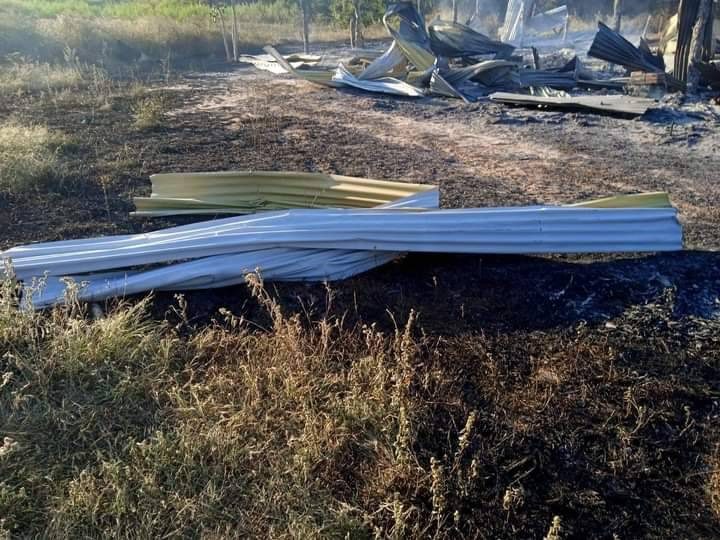 စစ်ကောင်စီတပ် မီးရှို့ဖျက်ဆီးသွားသည့် အုပ်ရှစ်ကုန်းရွာရှိ ကြက်ခြံအပါအဝင် မွေးမြူရေးခြံများ၊ ဓာတ်ပုံ- အရာတော်ပို့စ်