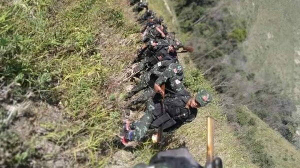 (မိုးဗြဲPDFမှ ရဲဘော်များအား တွေ့ရစဉ်)