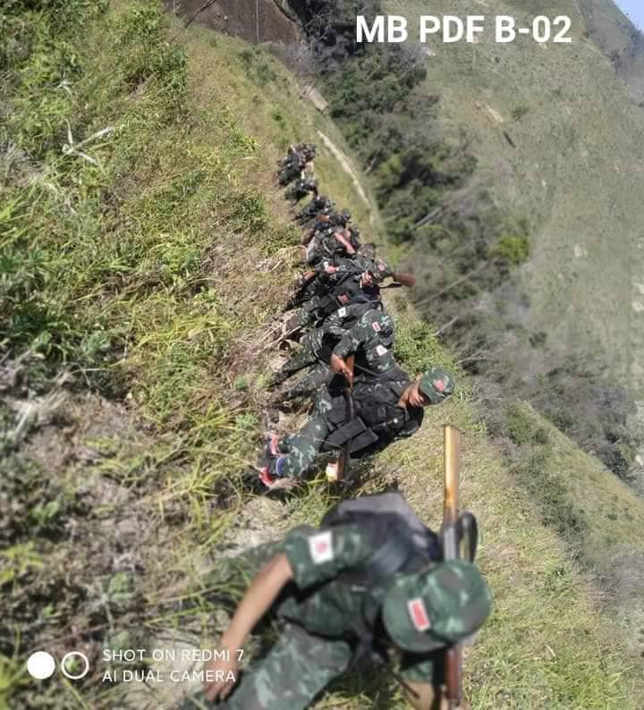 (မိုးဗြဲPDFမှ ရဲဘော်များအား တွေ့ရစဉ်)