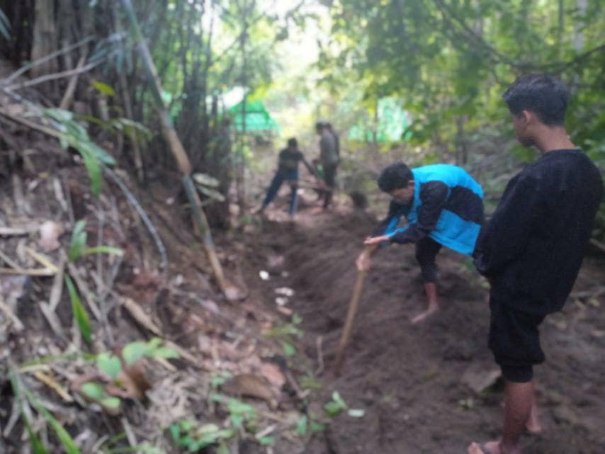 (ယောဒေသမှ ပြည်သူ့ကာကွယ်ရေးအဖွဲ့ The Youth Force (Saw&Kyaukhtu)မှ ရဲဘော်များအား တွေ့ရစဉ်)
