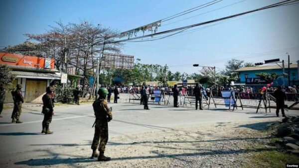 ကလေးမြို့တွင် ၂၀၂၁ ဖေဖော်ဝါရီ၁၂ရက်က စစ်အာဏာရှင်ဆန့်ကျင်ရေးဆန္ဒပြသူများအား ဖြိုခွင်းရန်ပြင်ဆင်နေသော စစ်ကောင်စီတပ်သားများ ၊ ဓာတ်ပုံ - CJ