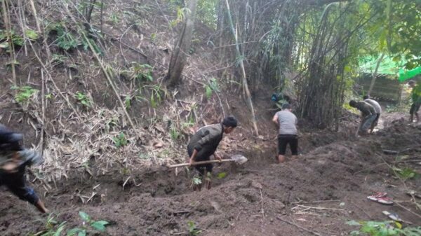 (ယောဒေသမှ ပြည်သူ့ကာကွယ်ရေးအဖွဲ့ The Youth Force (Saw&Kyaukhtu)မှ ရဲဘော်များအား တွေ့ရစဉ်)