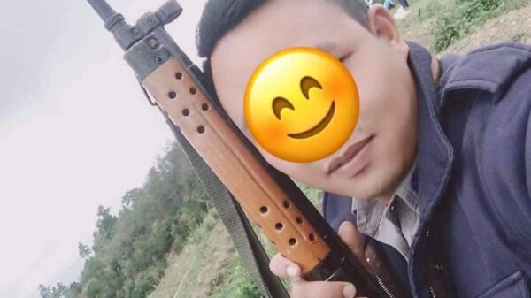 အလင်းဝင်လာသည့် ရဲတပ်သား မန်ဆွမ်အား တွေ့ရစဉ်၊ ဓာတ်ပုံ - CDM Siyin