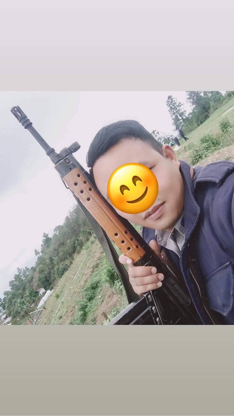 အလင်းဝင်လာသည့် ရဲတပ်သား မန်ဆွမ်အား တွေ့ရစဉ်၊ ဓာတ်ပုံ - CDM Siyin