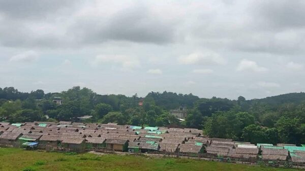 မြောက်ဦးမြို့ရှိ မြတန်ဆောင်စစ်ဘေးရှောင်မှ ပြည်သူများအား တွေ့ရစဉ်၊ ဓာတ်ပုံ - Western News