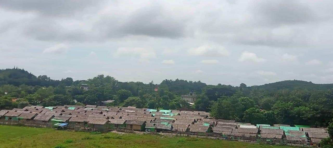 မြောက်ဦးမြို့ရှိ မြတန်ဆောင်စစ်ဘေးရှောင်မှ ပြည်သူများအား တွေ့ရစဉ်၊ ဓာတ်ပုံ - Western News