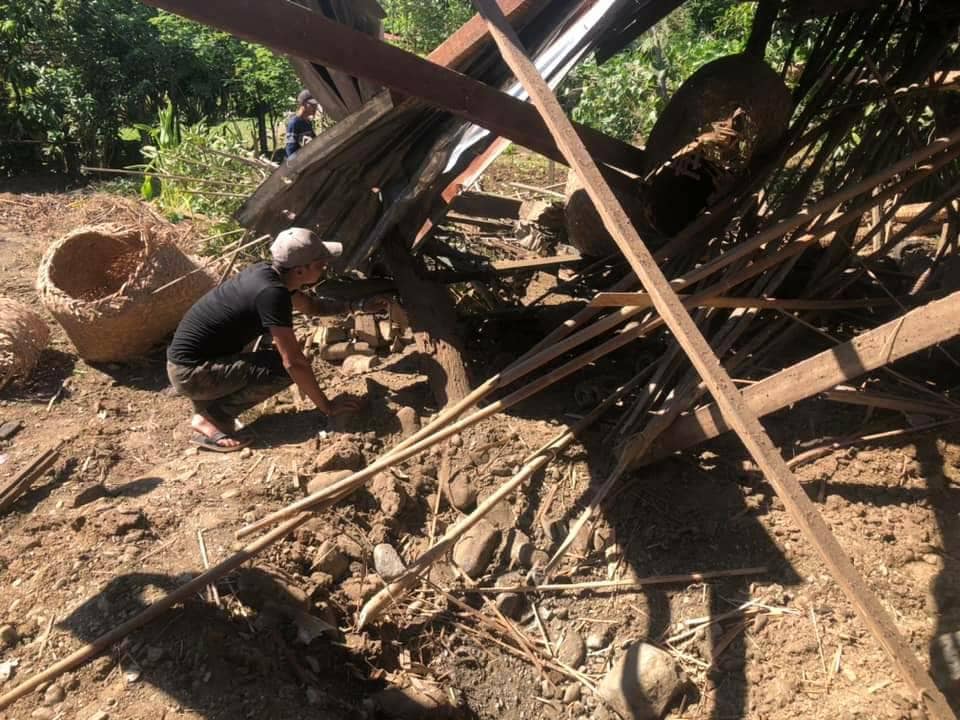 (စစ်ကောင်စီတပ်ကလက်နက်ကြီးကျ၍ ပျက်စီးခဲ့သောစပါးကျီ ။ဓါတ်ပုံ-ကလေးပကဖ)