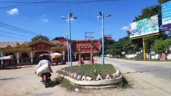 ရမည်းသင်းရှိ လောင်းကစားဝိုင်းတစ်ဝိုင်းအား လက်ပစ်​ဗုံးပစ် သတိပေး