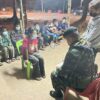 (နိုဝင်ဘာလ ၂ ရက်နှင့် ၃ ရက်က ဖမ်းဆီးခံရသည့် မြန်မာလုပ်သားများကို တွေ့ရစဥ်၊ ဓာတ်ပုံ- ကန်ကျနဘူရီဒေသ သတင်းဌာန)