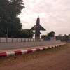 (မကွေးလေတပ်စခန်းဌာနချုပ် အဝင်တစ်နေရာအား တွေ့ရစဥ်)