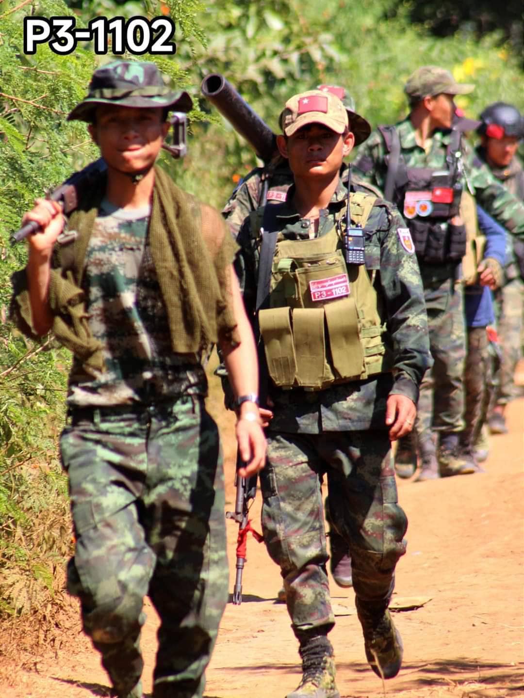(အလယ်ပိုင်းတိုင်း အမှတ်(၁၁၀၂)တပ်ရင်းမှ ရဲဘော်များအား တွေ့ရစဉ်)