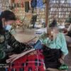 ထီးလင်း PDF ဆေးအဖွဲ့က စစ်ရှောင်များအား ဒုတိယအကြိမ် ကျန်းမာရေးစောင့်ရှောက်မှုပေးနေစဉ်၊ ဓာတ်ပုံ - ထီးလင်း PDF