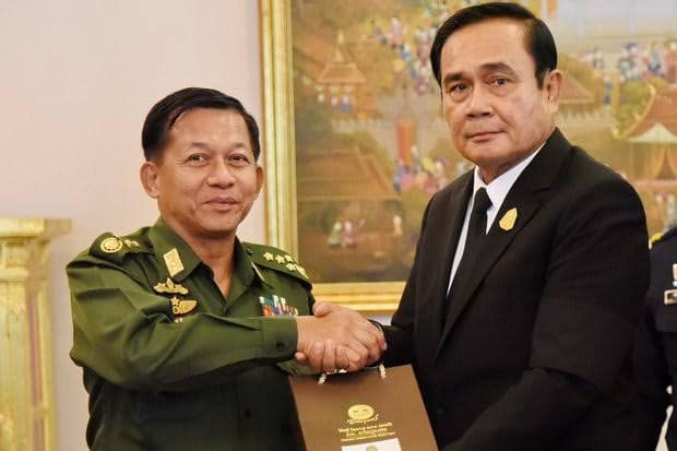 ၂၀၁၄ ထိုင်းအာဏာသိမ်းတာမှာဦးဆောင်ခဲ့တဲ့ထိုင်းဝန်ကြီးချုပ်နဲ့ မြန်မာအာဏာသိမ်းစစ်ခေါင်းဆောင် (ပုံအဟောင်း)
ဓါတ်ပုံ-AFP