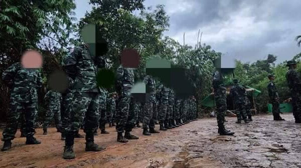 (ရေးဘီလူးတပ်ဖွဲ့ဝင်များအား တွေ့ရစဥ်)