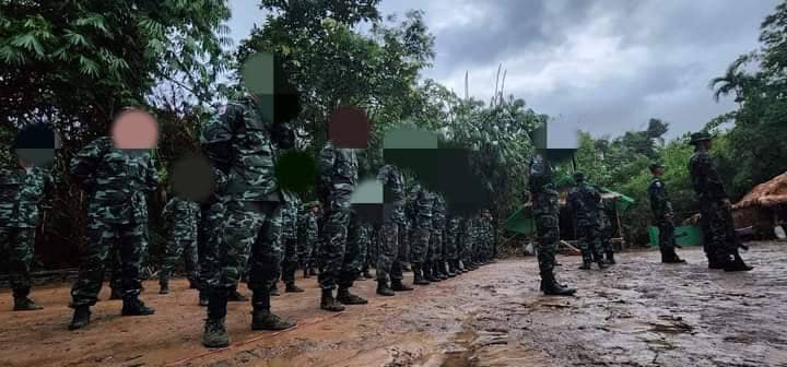 (ရေးဘီလူးတပ်ဖွဲ့ဝင်များအား တွေ့ရစဥ်)