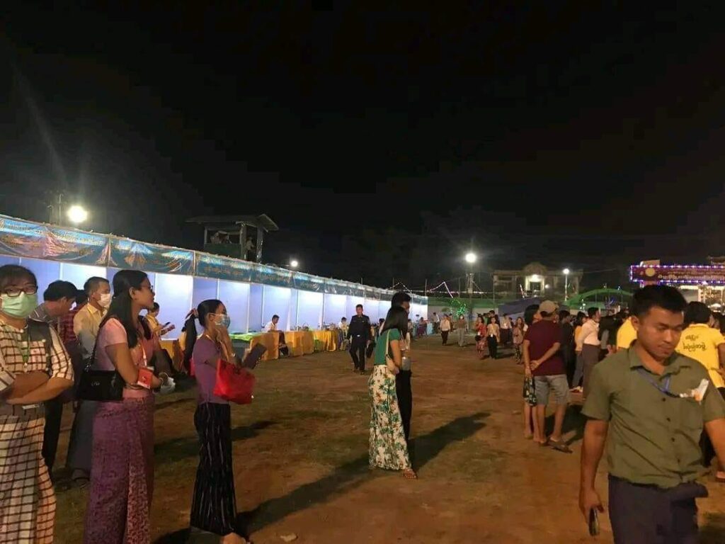 ပဲခူး စစ်ကောင်စီ၏ မီးပုံးပျံပွဲ၌ ငြိမ်းချမ်းရေးမီးပုံးမှမြန်မာနိုင်ငံအလံ ပြုတ်ကျ