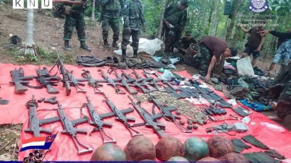 KNU နယ်မြေ၌ ဖြစ်ပွာခဲ့သည့် တိုက်ပွဲတစ်ခုတွင် စစ်ကောင်စီတပ်ထံမှ လက်နက်ခဲယမ်းများ သိမ်းဆည်းရရှိခဲ့စဥ်၊ဓာတ်ပုံ - KNU