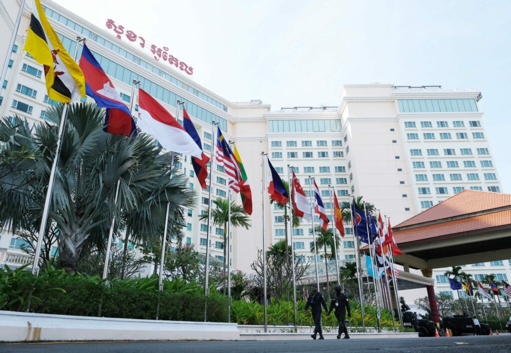 (ကမ္ဘောဒီးယားနိူင်ငံတွင် မြန်မာမပါသောအာဆီယံထိပ်သီးအစည်းကျင်းပရန်ပြင်ဆင်နေမှုနှင့်NUCC၏ပေးစာ။ ဓါတ်ပုံ-CNA)