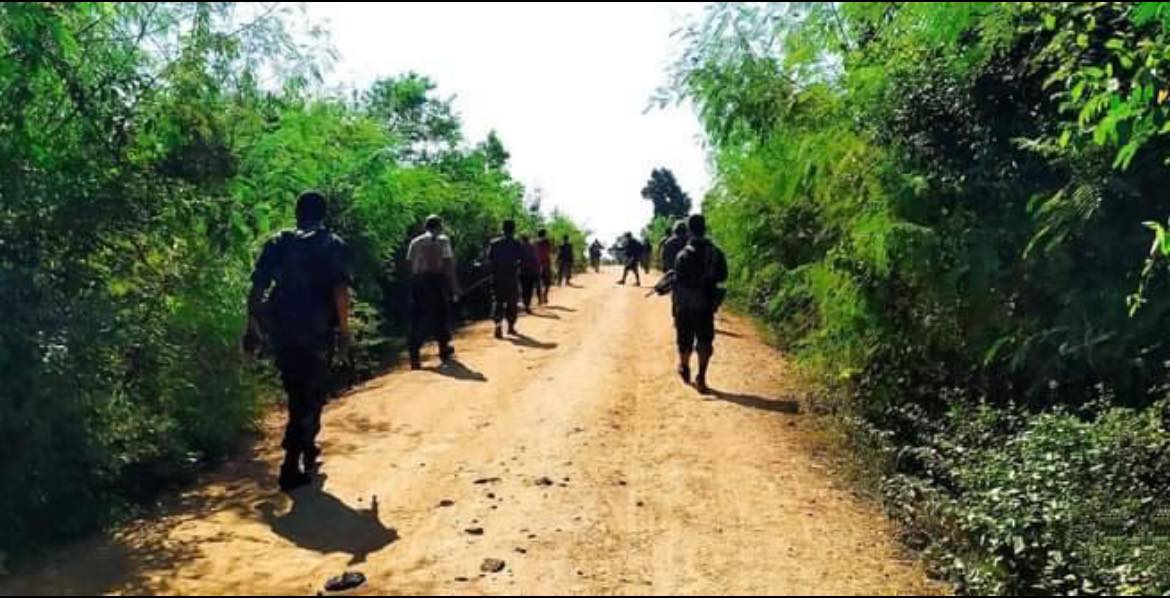 စစ်ဆင်ရေးတစ်ခုတွင်တွေ့ရသည့် တန့်ဆည်ပကဖရဲဘော်များ၊ ဓာတ်ပုံ-တန့်ဆည်(ပကဖ)