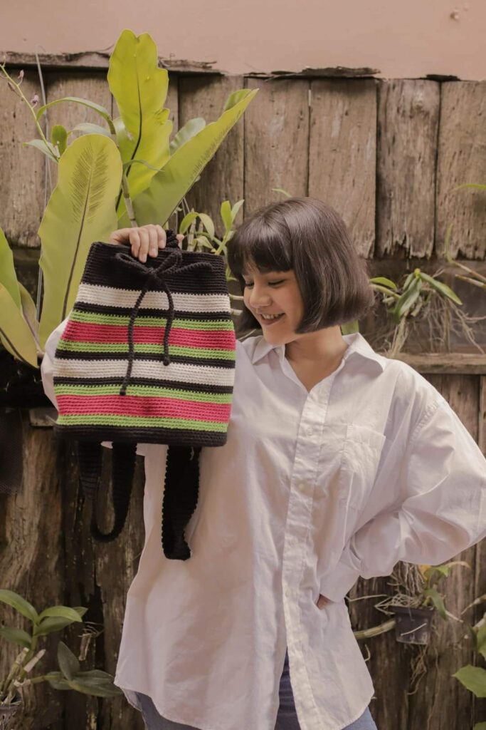 ချင်းပြည်နယ်က ဆေးခန်းတစ်ခုအတွက် Crochet ထည်လေးများရောင်းချမည့် ပိုင်ဖြိုးသု