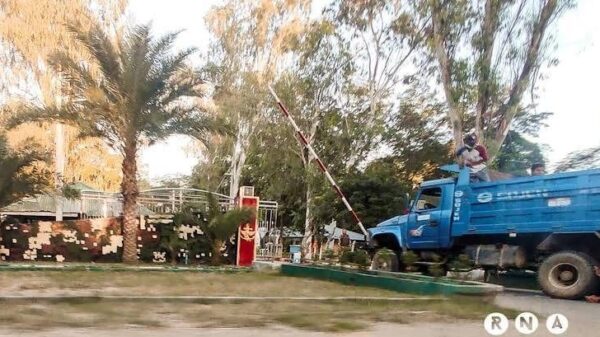 မုံရွာ ခမရ(၁၆) တပ် ဝင်ပေါက်တစ်နေရာအားတွေ့ရစဥ်၊ဓာတ်ပုံ-RNA