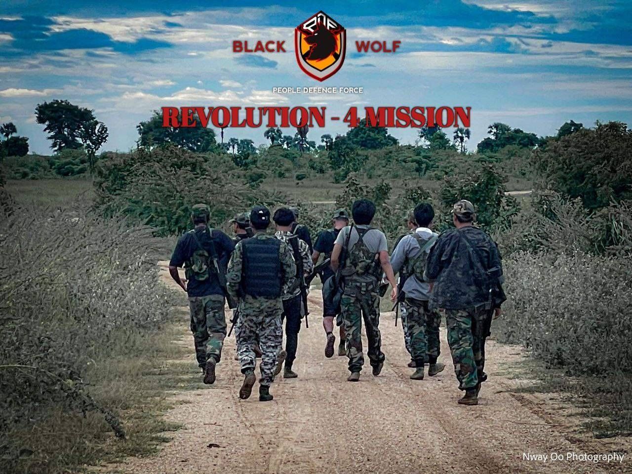 Black Wolf Pdfအဖွဲ့ဝင်များအား တွေ့ရစဥ်၊ဓာတ်ပုံ-Black Wolf